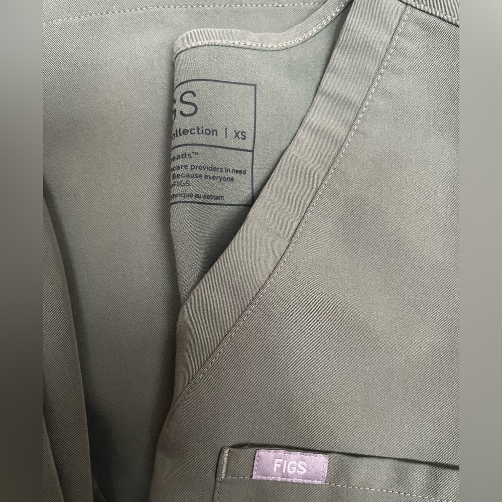 Figs Set in Moss - Picture 3 of 3